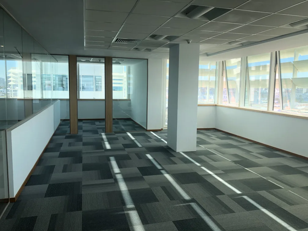 Plateaux bureaux Casablanca, moquette en dalle par Ofloor